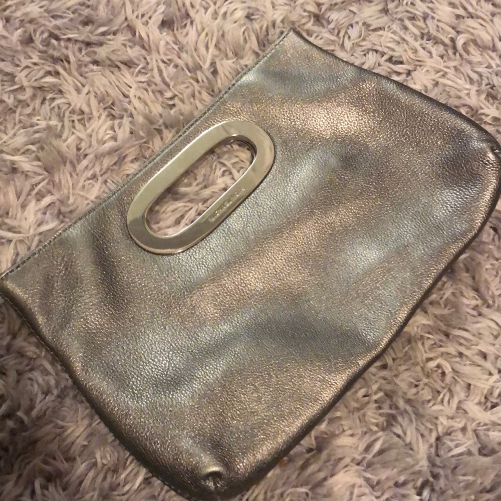 Large  clutch